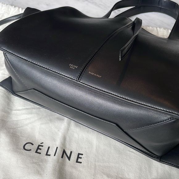 Authentic Celine Medium Trifold bag. With dust bag. Authentic. Perfect condition - Picture 2 of 4